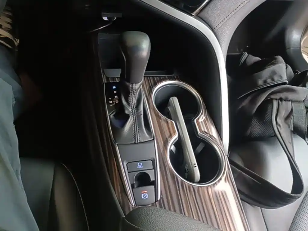 Toyota Camry — миниатюра 14