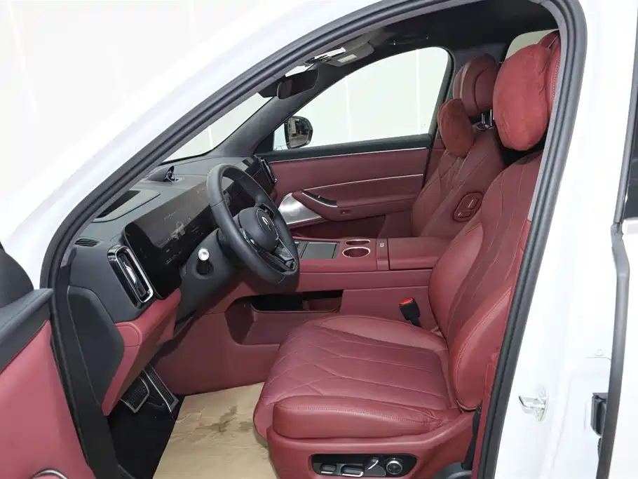 AITO ASK THE WORLD M8