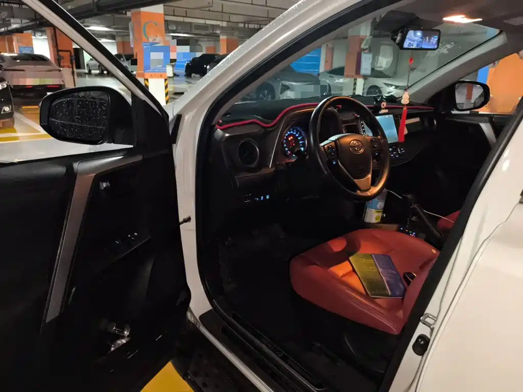 Toyota RAV4 — миниатюра 12