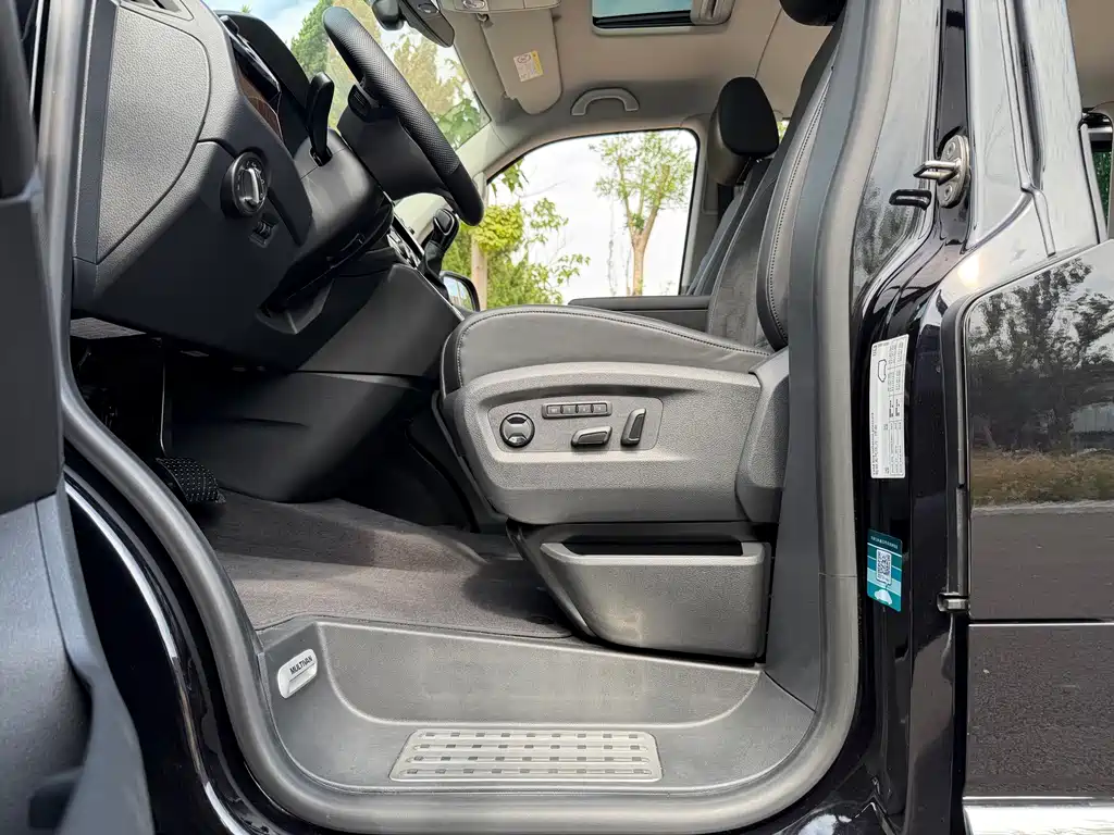 Volkswagen Multivan — миниатюра 12