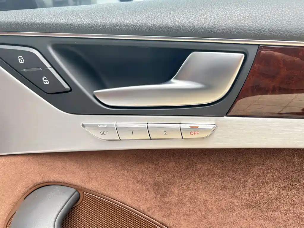 Audi A8 — миниатюра 13