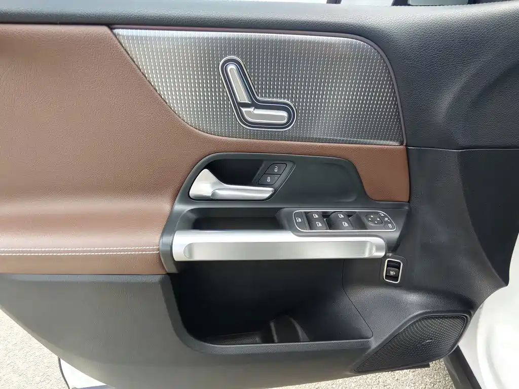 Mercedes-Benz GLB — миниатюра 10