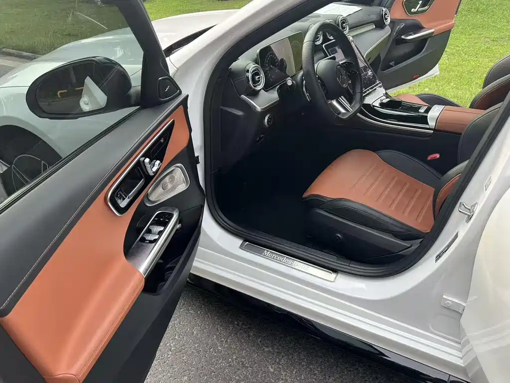 Mercedes-Benz C-Class — миниатюра 11
