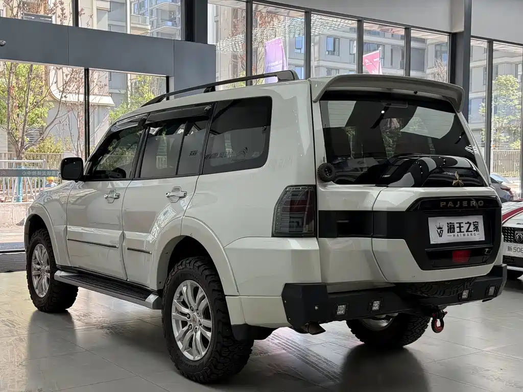 Mitsubishi Pajero (Import) — миниатюра 4