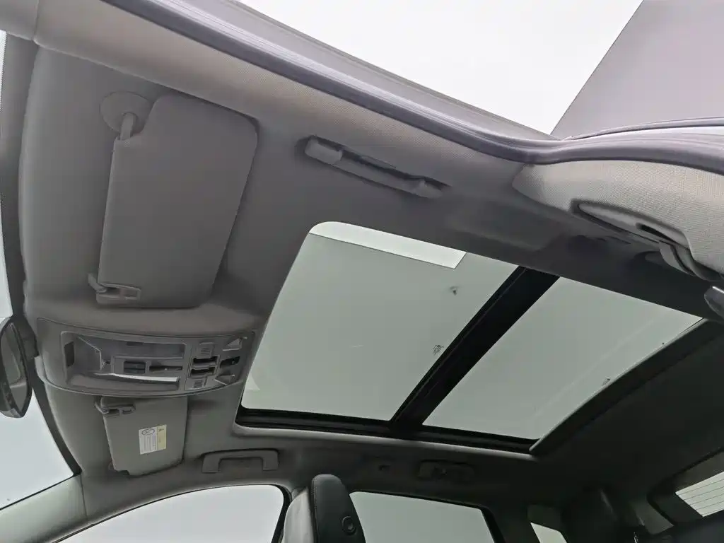 Cadillac SRX — миниатюра 14