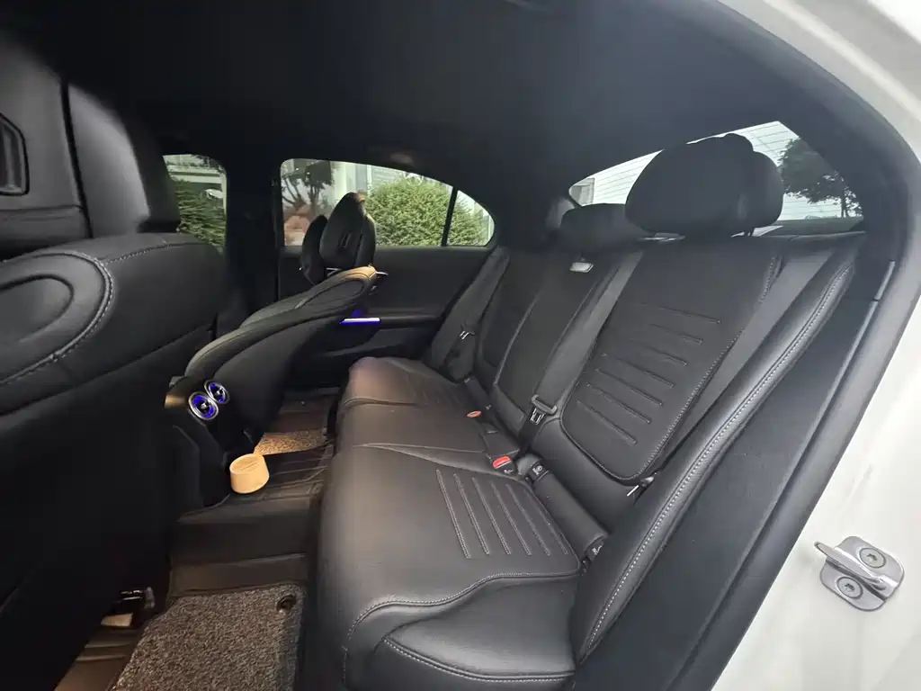 Mercedes-Benz C-Class — миниатюра 13
