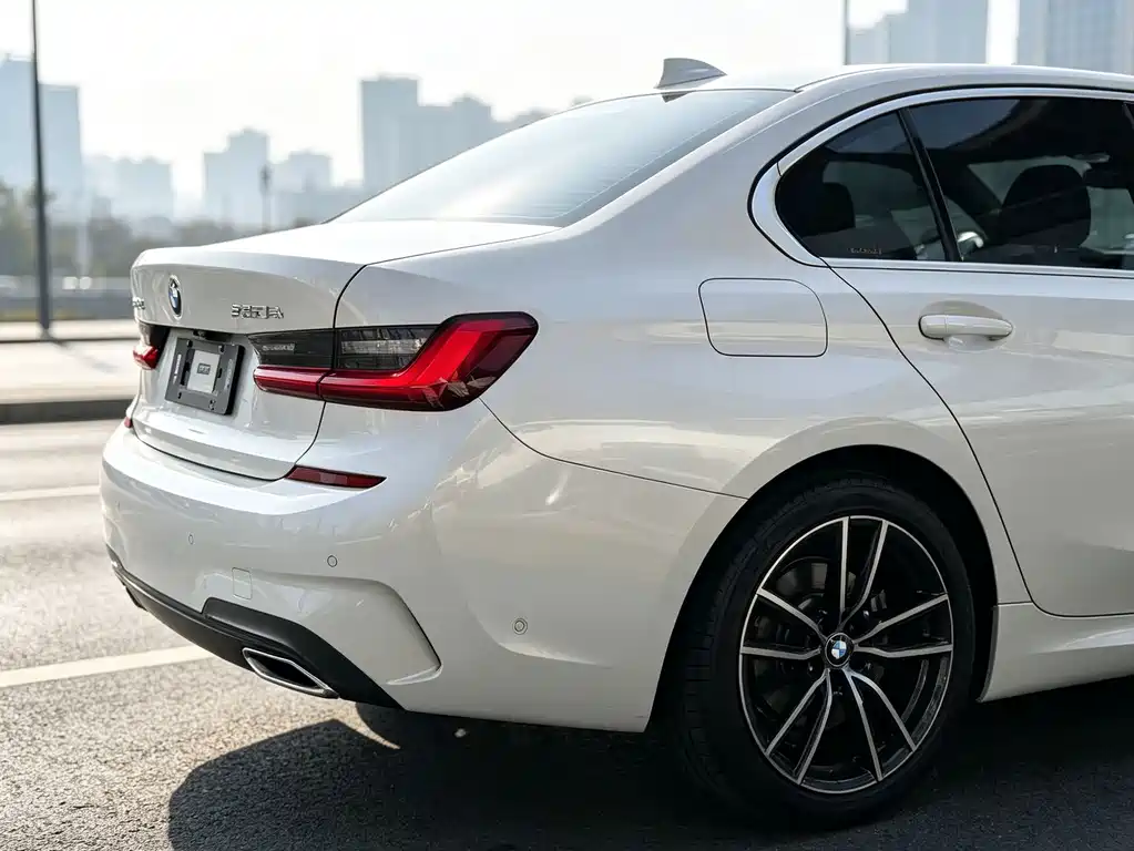 BMW 3 Series — миниатюра 12
