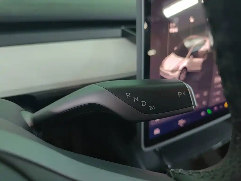 Tesla Model Y — миниатюра 14