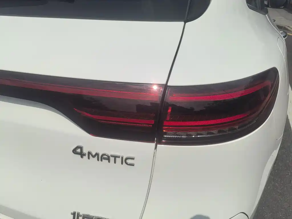 Mercedes-Benz EQC — миниатюра 10