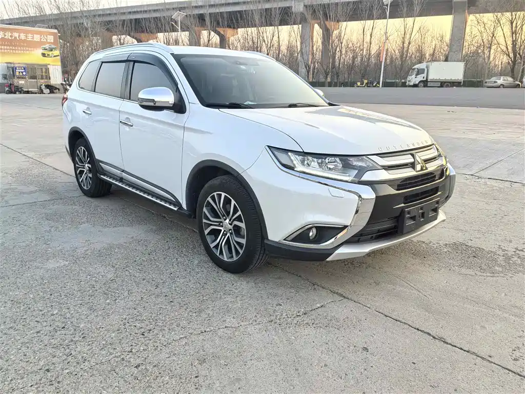 MITSUBISHI OUTLANDER