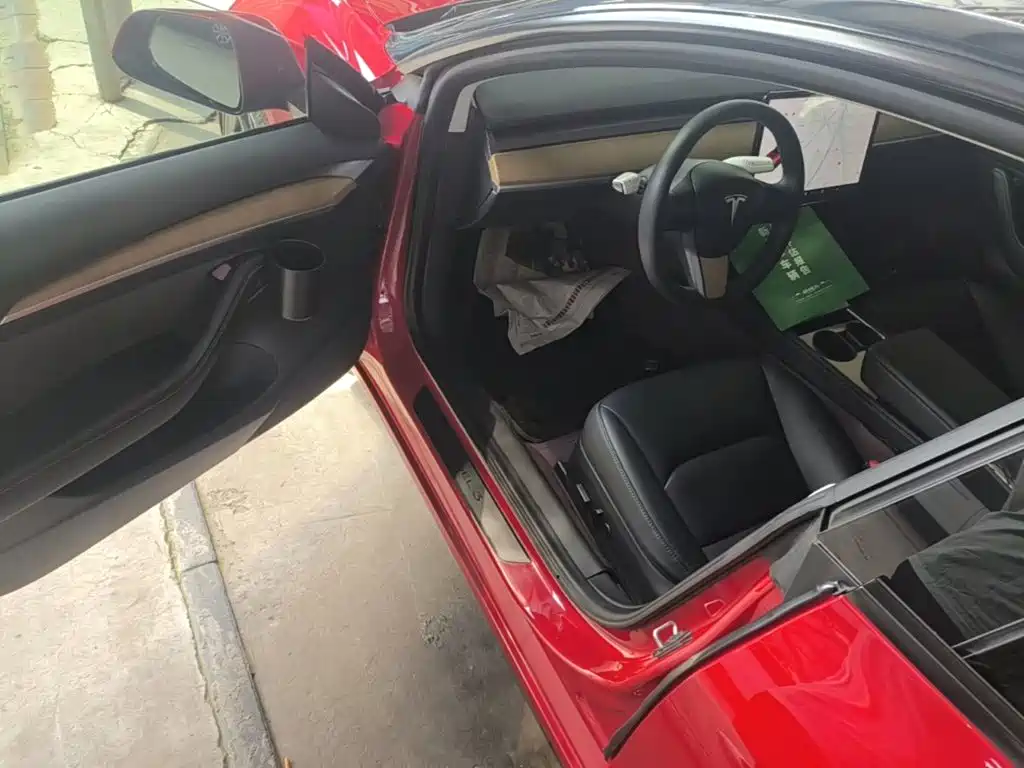 Tesla Model 3 — миниатюра 16