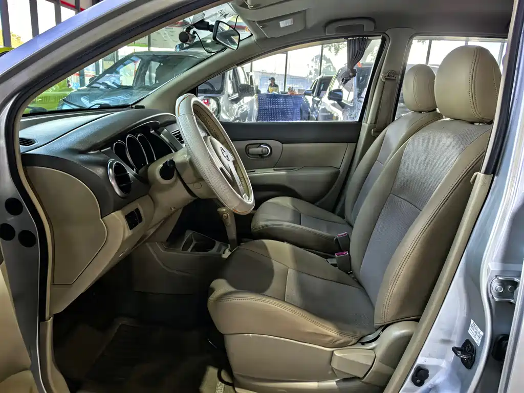 Nissan Livina — миниатюра 8
