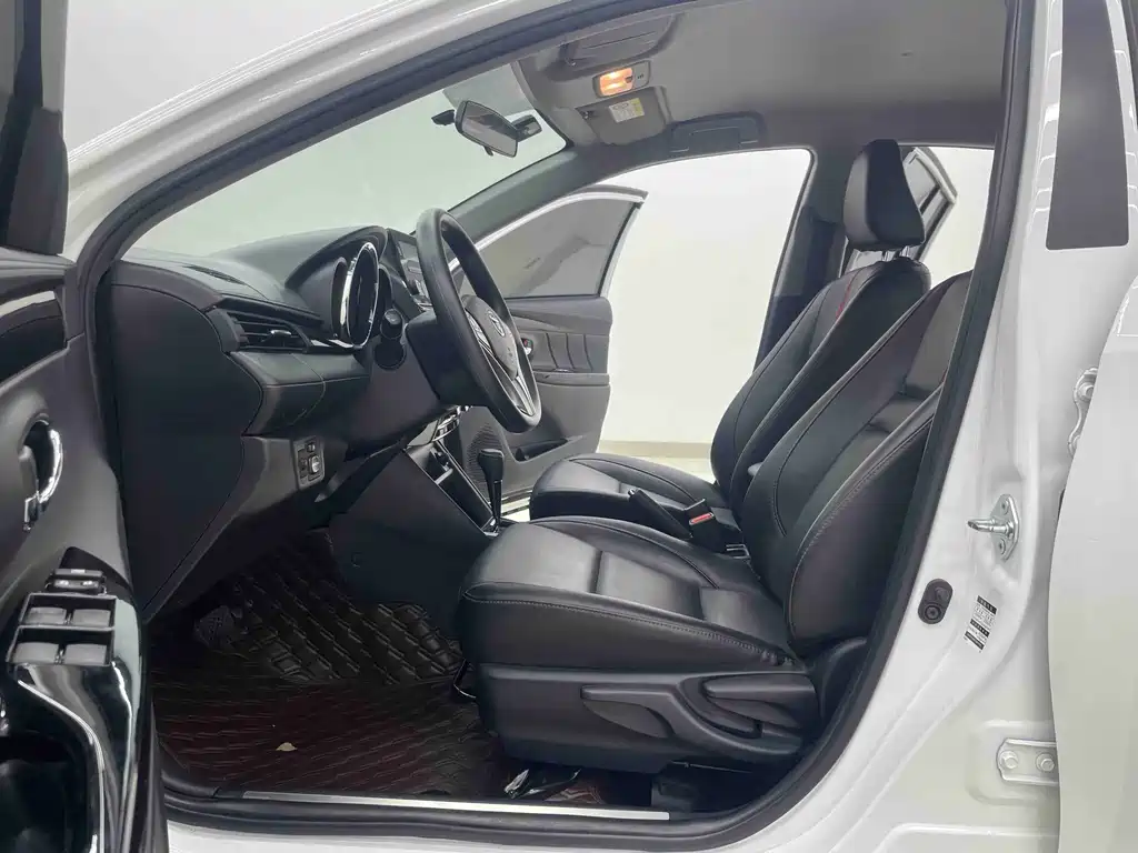Toyota Yaris L — миниатюра 3