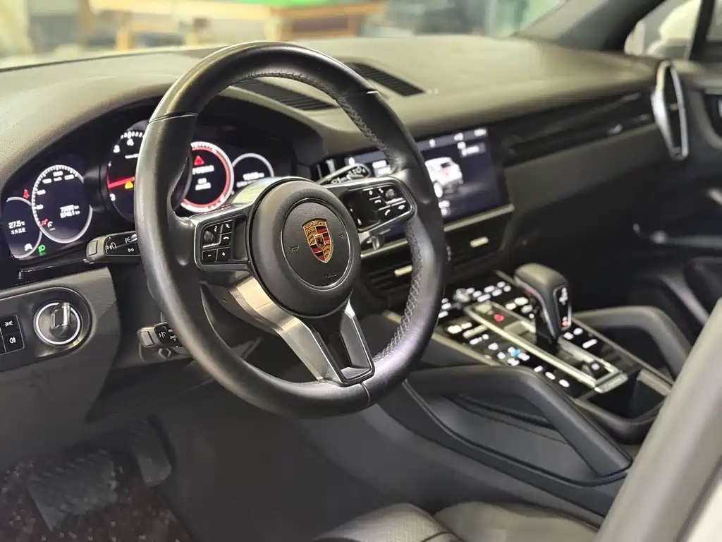 Porsche Cayenne — миниатюра 4