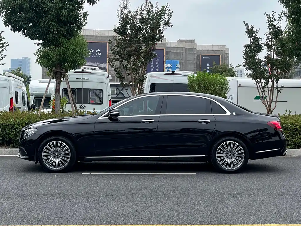 Mercedes-Benz E-Class — миниатюра 3