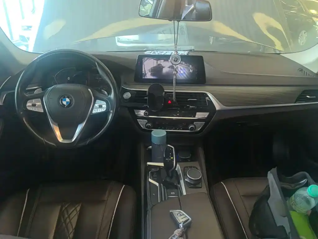 BMW 5 Series — миниатюра 10