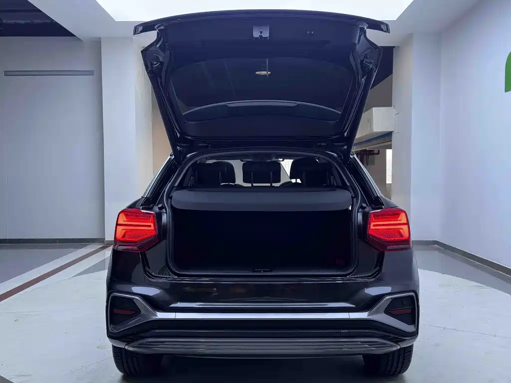 Audi Q2L e-tron — миниатюра 16