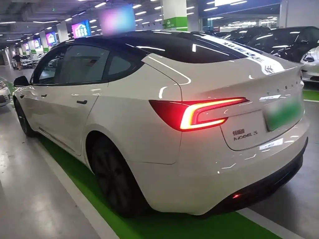 Tesla Model 3 — миниатюра 5