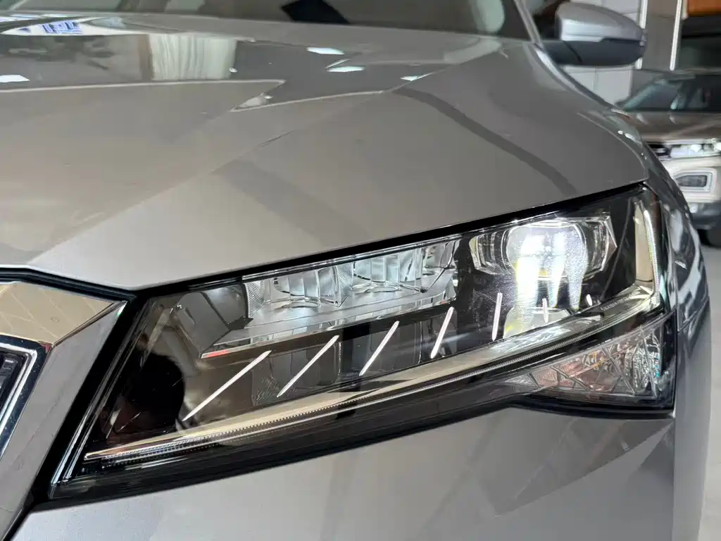Skoda Superb — миниатюра 7