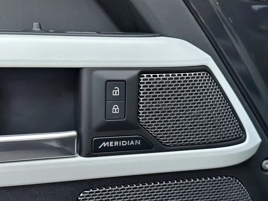 Land Rover Defender — миниатюра 14