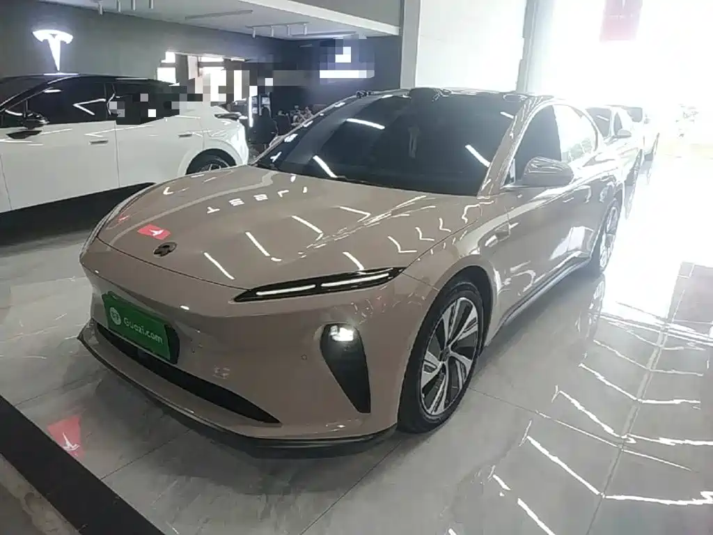 NIO ET5