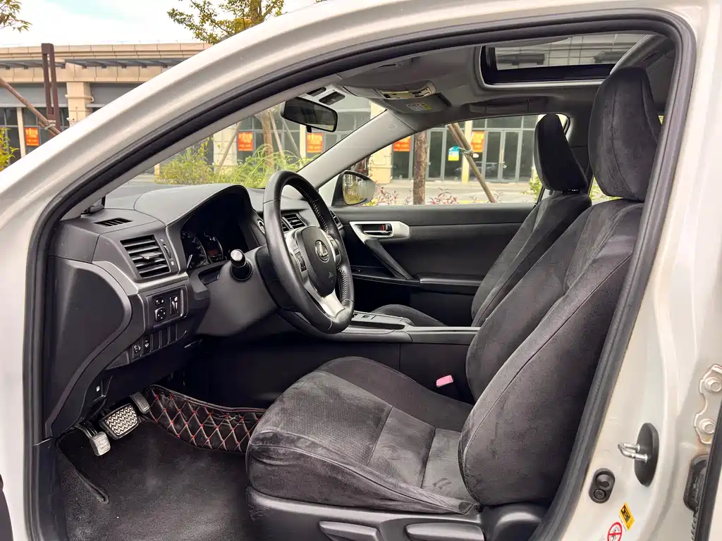 Lexus CT — миниатюра 8