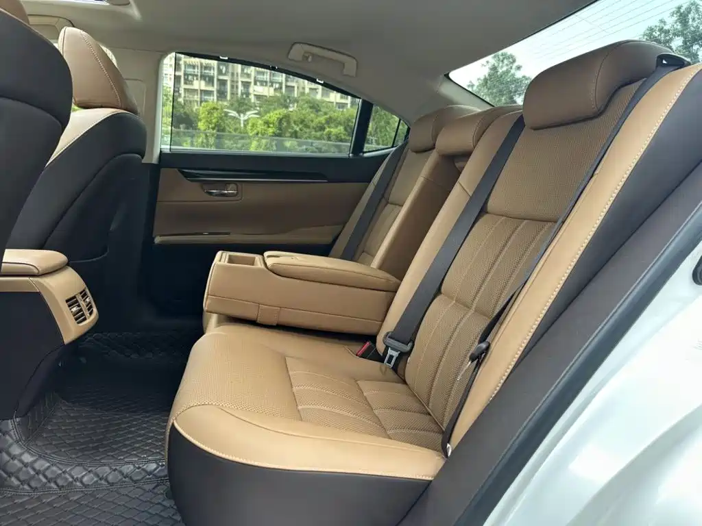 Lexus ES — миниатюра 12