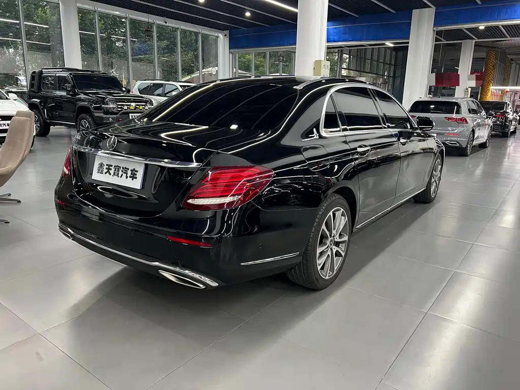 Mercedes-Benz E-Class — миниатюра 3