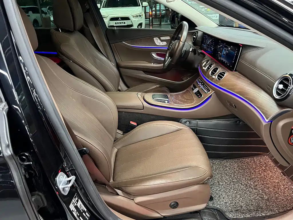Mercedes-Benz E-Class — миниатюра 8