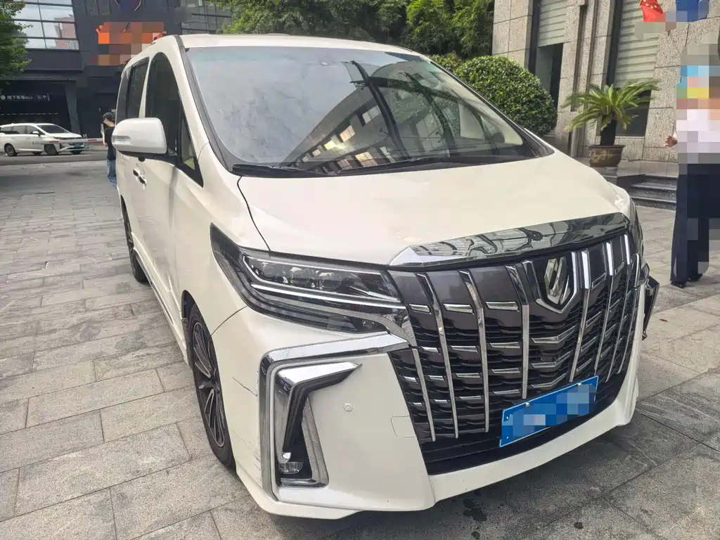 Toyota Alphard — миниатюра 3