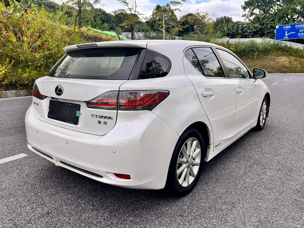 Lexus CT — миниатюра 5