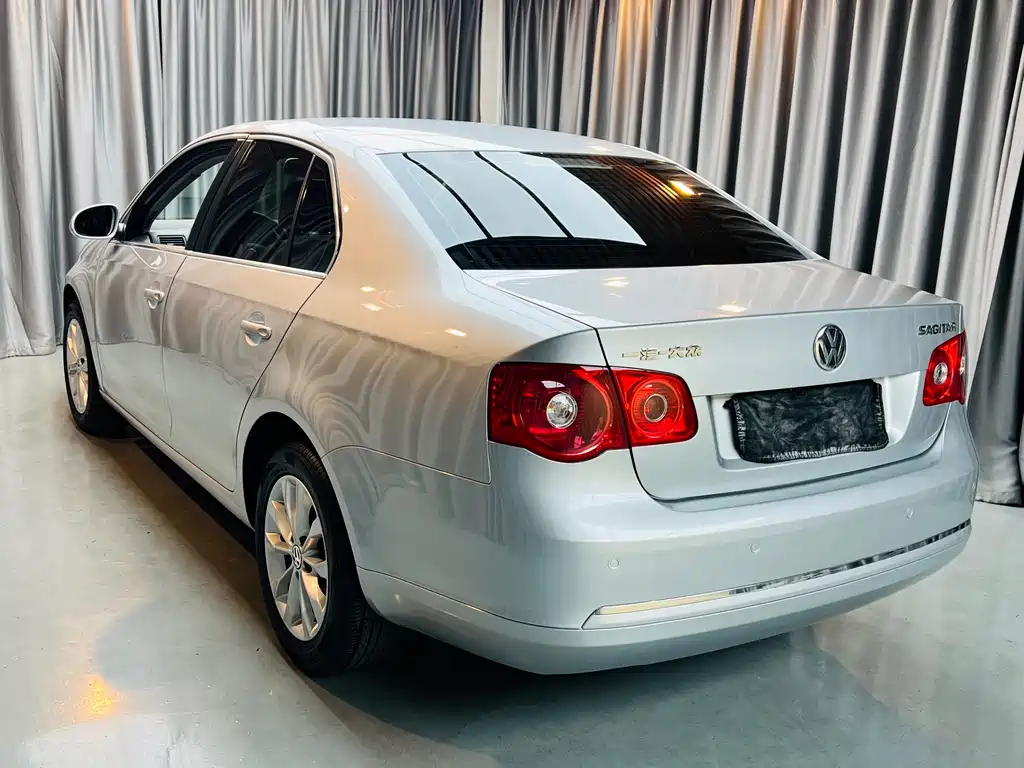 Volkswagen Sagitar 2011 1.6L MT
