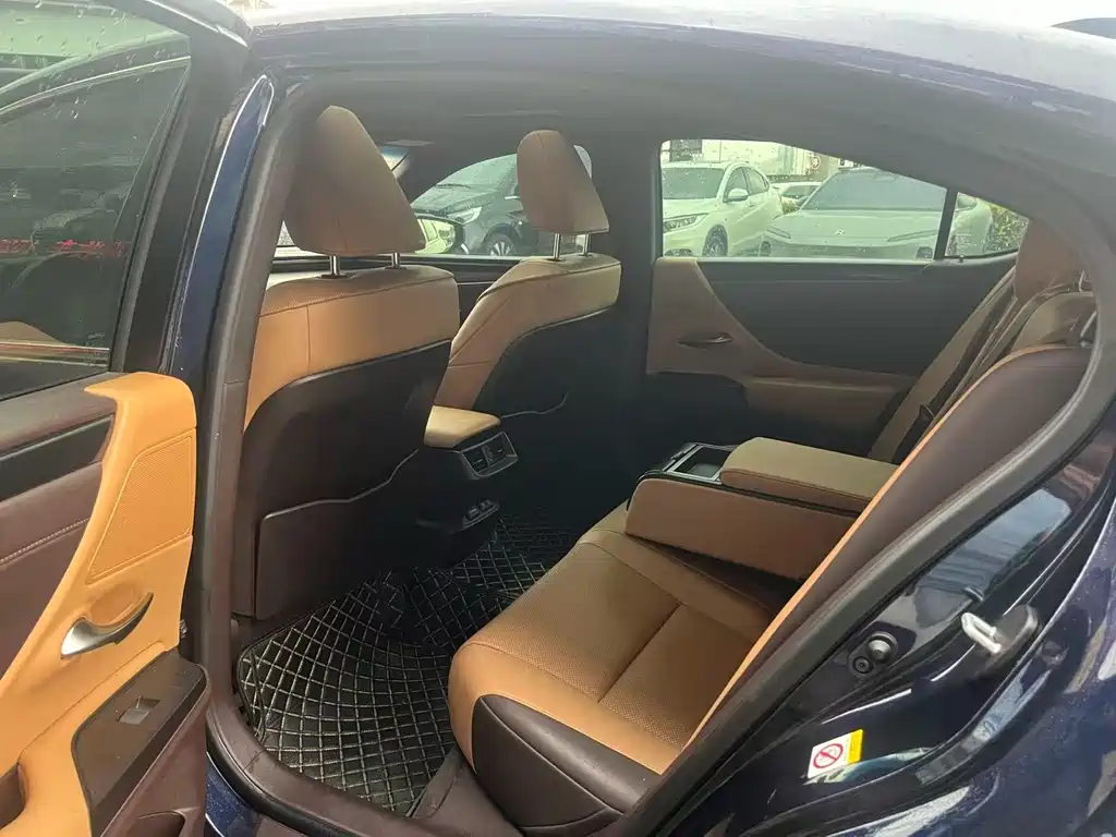 Lexus ES — миниатюра 9