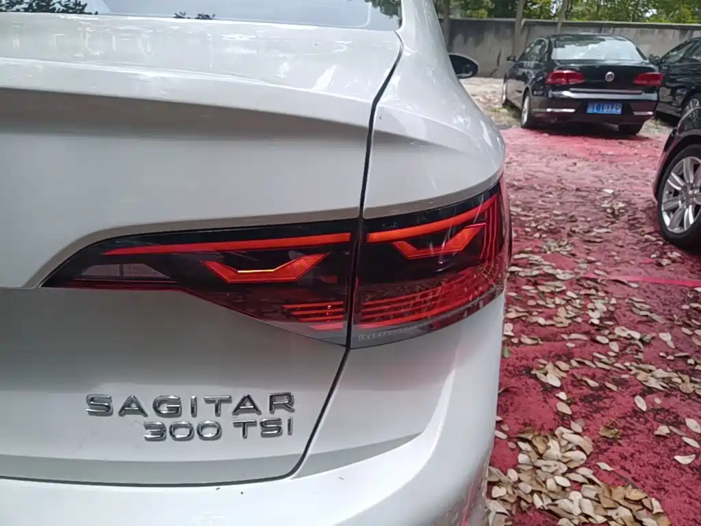 Volkswagen Sagitar 2025 300TSI DSG