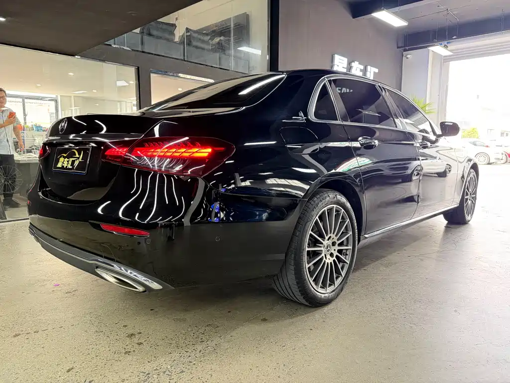 Mercedes-Benz E-Class — миниатюра 13