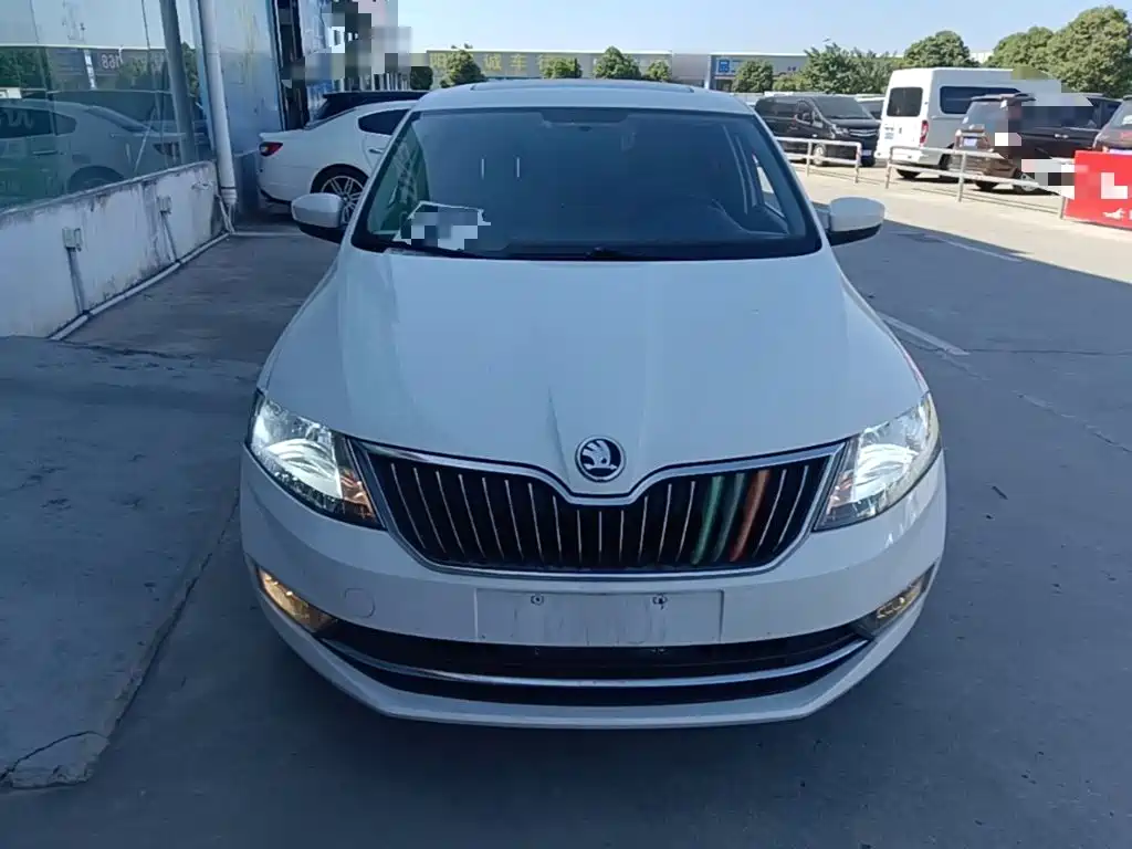 Skoda Rapid — миниатюра 3