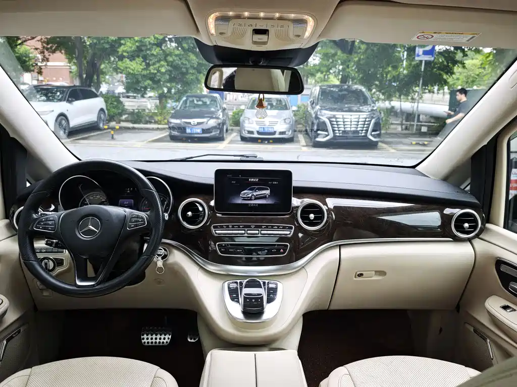 Mercedes-Benz V-Class — миниатюра 10