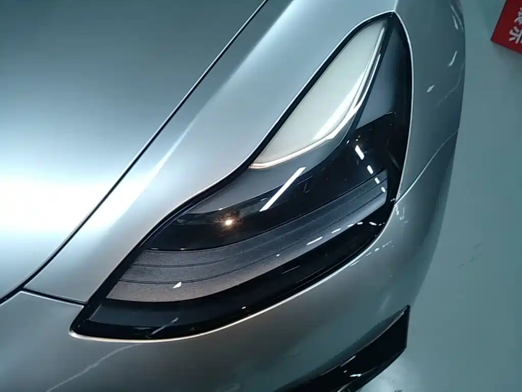 Tesla Model 3 — миниатюра 24