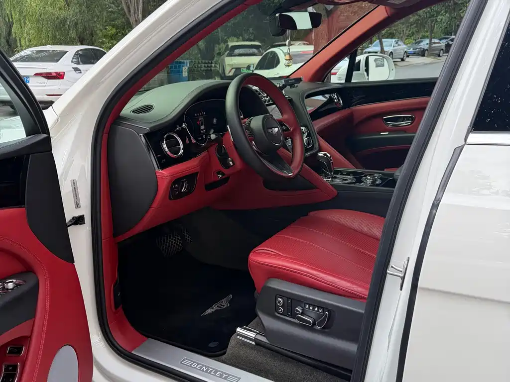 Bentley Bentayga — миниатюра 6