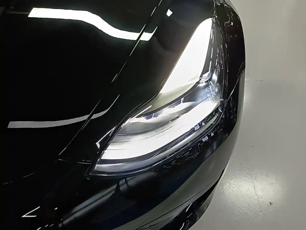 Tesla Model 3 — миниатюра 24