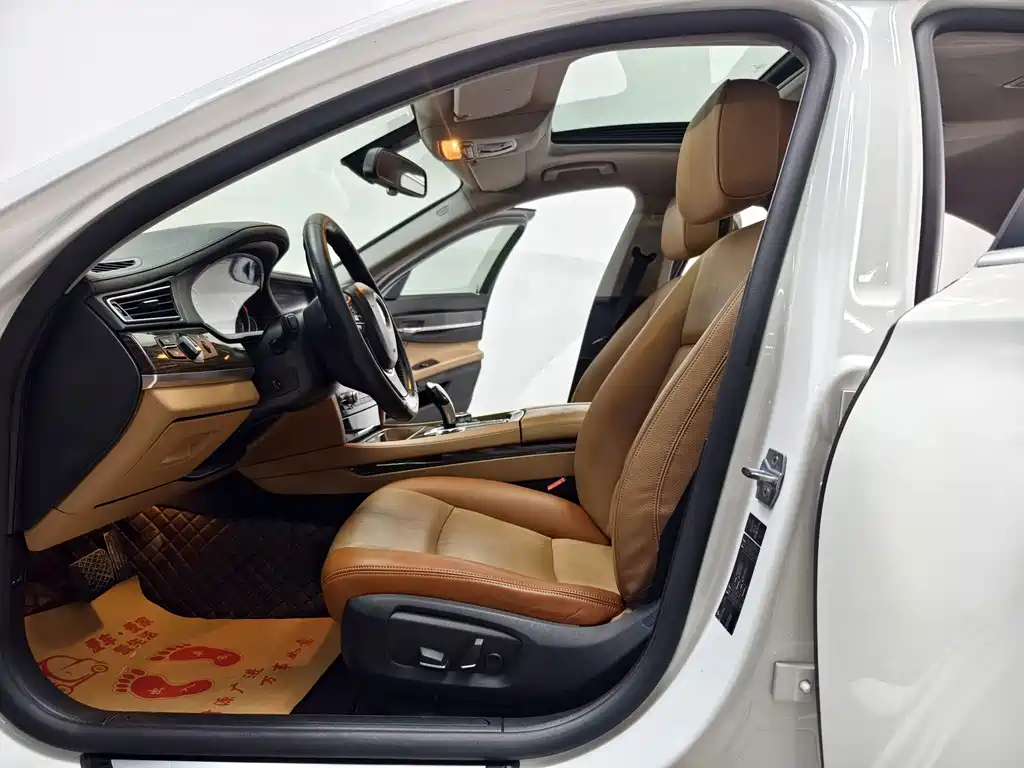 BMW 7 Series — миниатюра 11