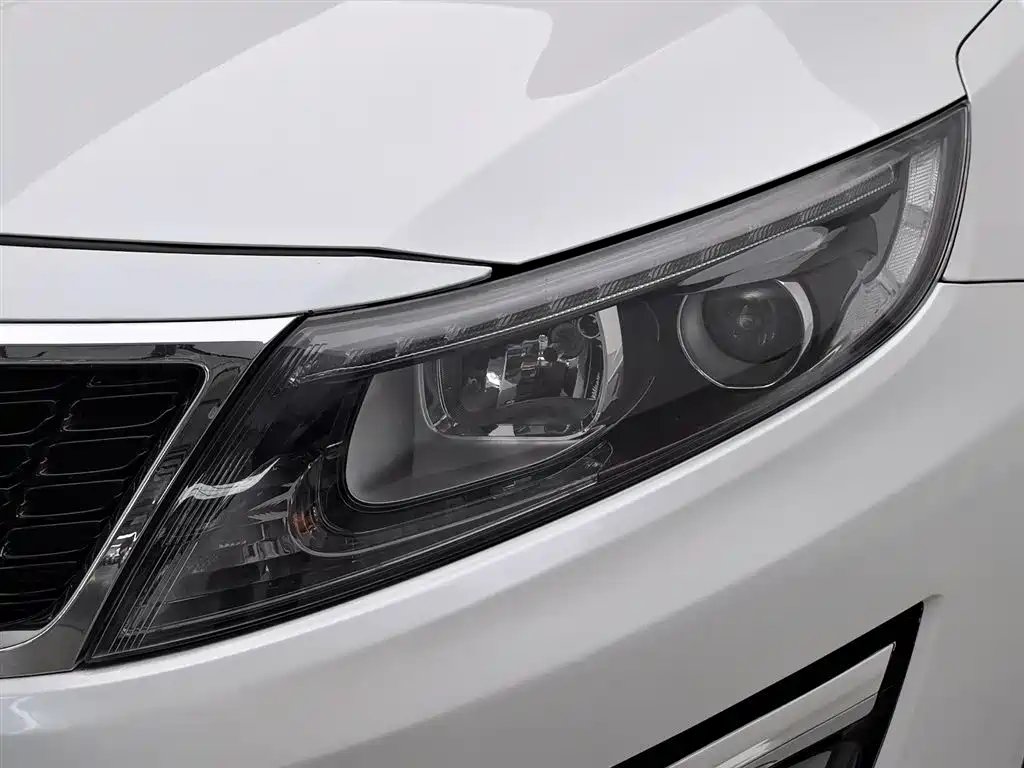Kia K5 2015 2.0L AT LUX