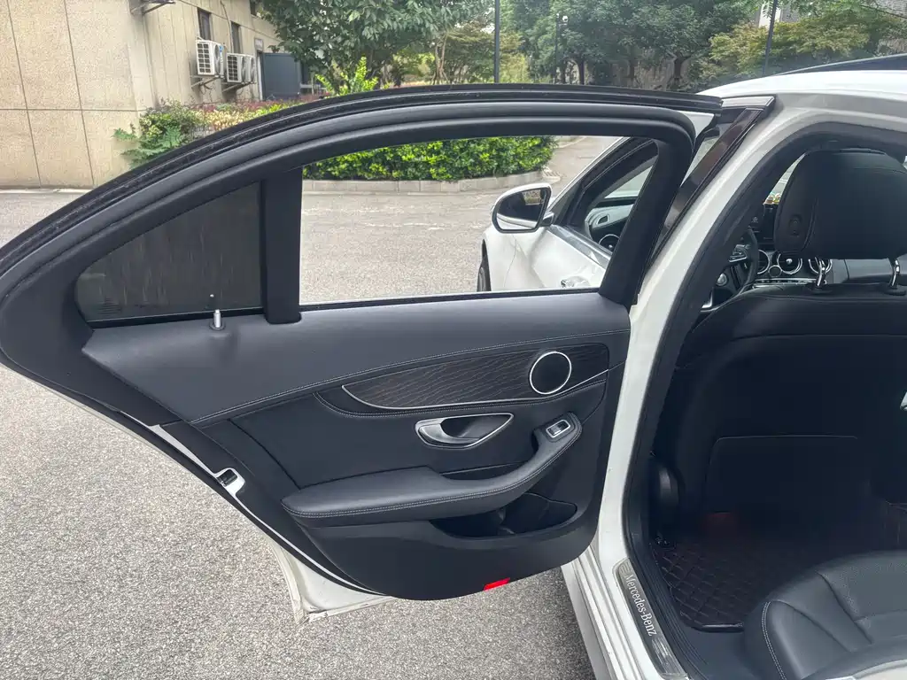 Mercedes-Benz C-Class — миниатюра 12