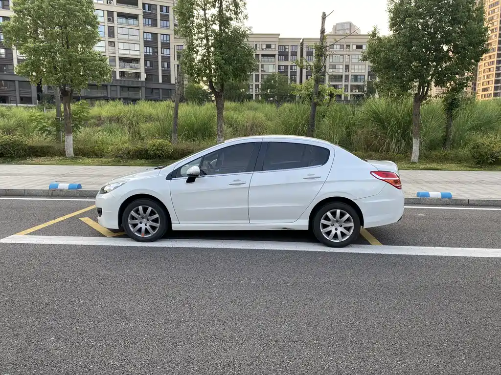 Peugeot 308 — миниатюра 2