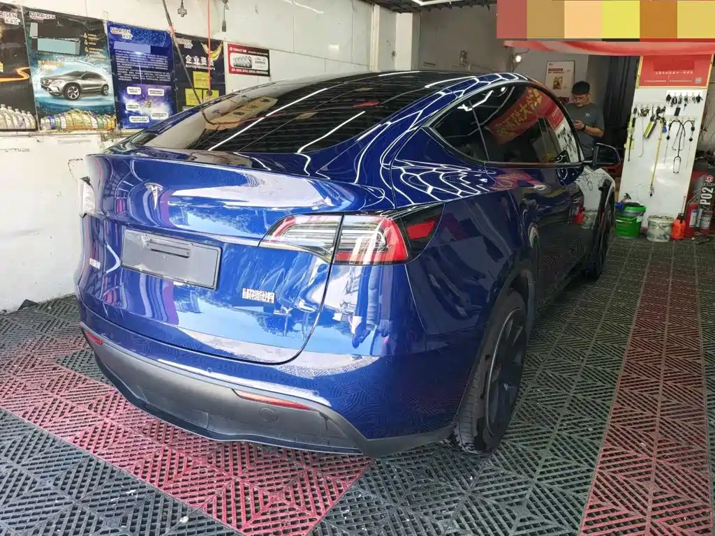 Tesla Model Y — миниатюра 3