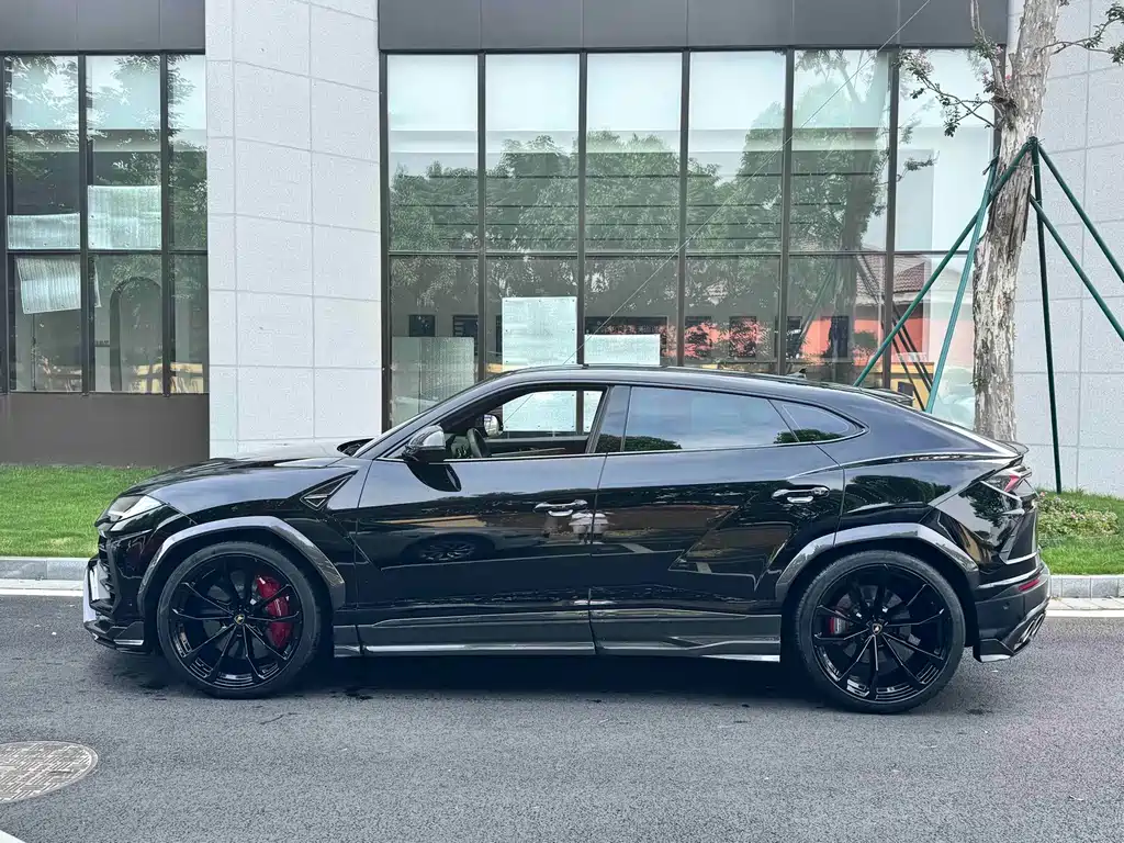 Lamborghini Urus — миниатюра 2