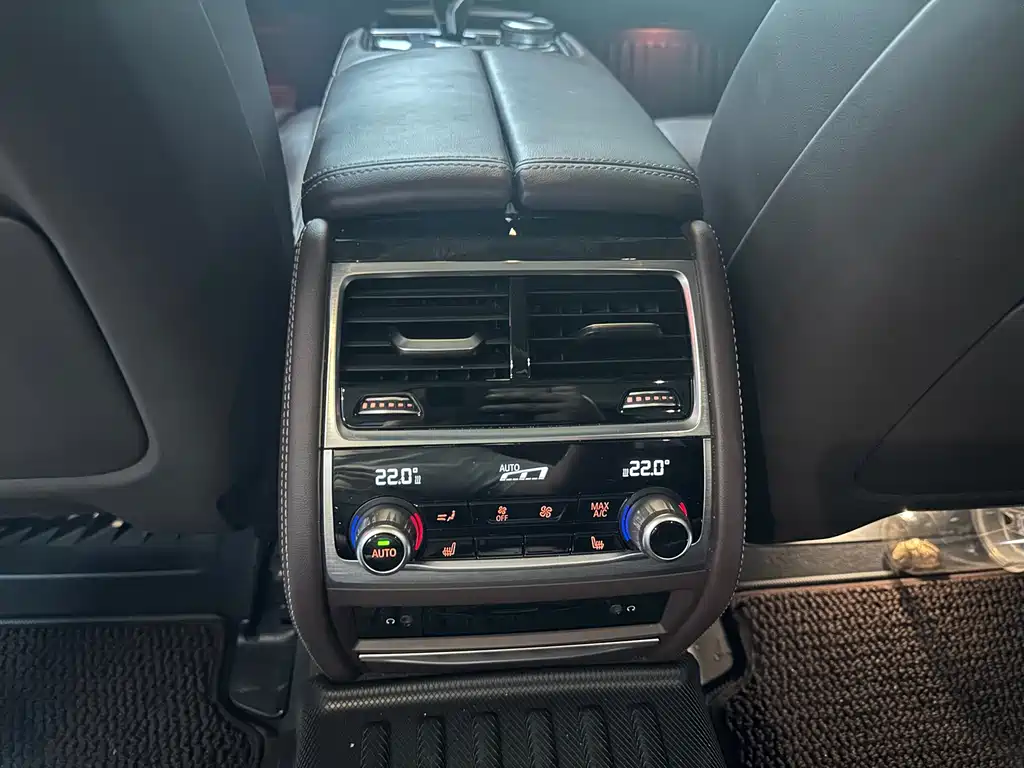 BMW 7 Series — миниатюра 9