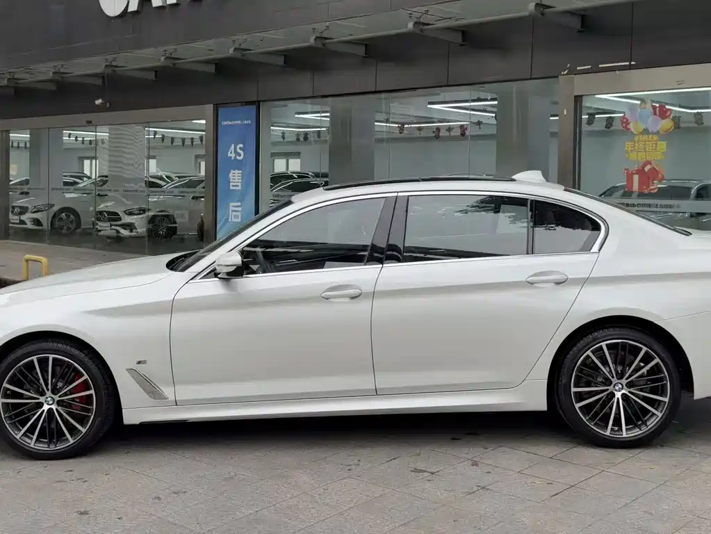 BMW 5 Series — миниатюра 2