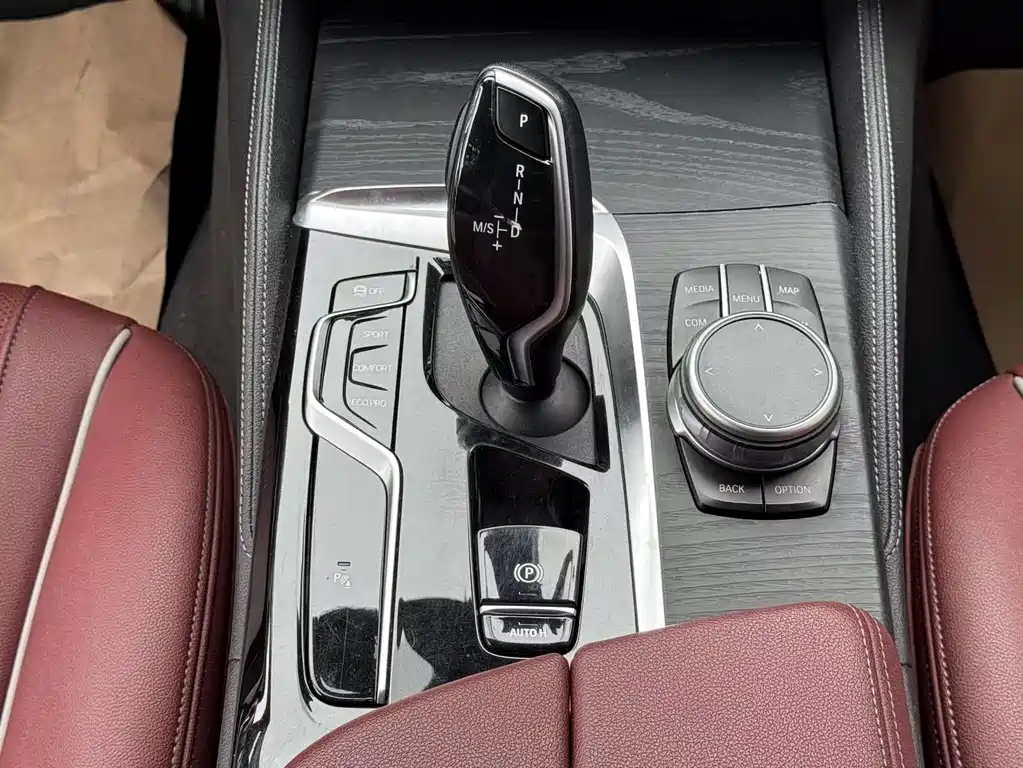 BMW 5 Series — миниатюра 16
