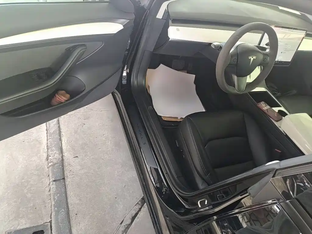 Tesla Model 3 — миниатюра 16
